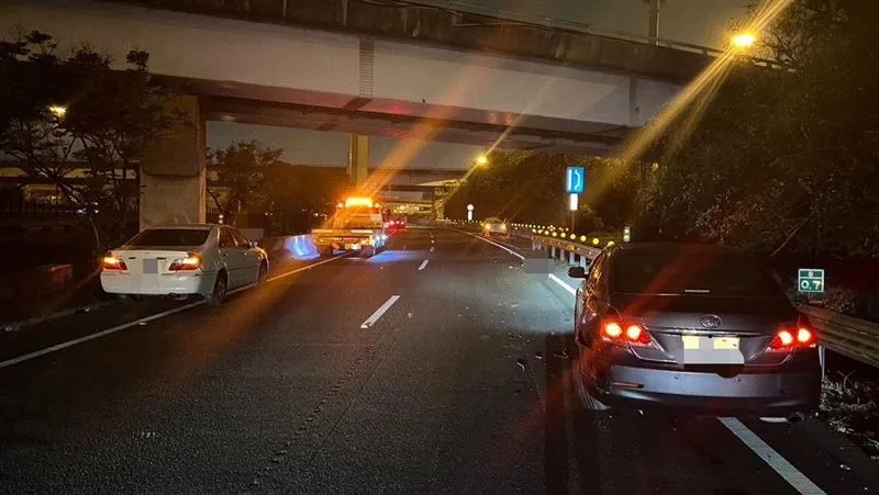 這起二次車禍造成陳姓男子被後車撞飛不治。（圖／翻攝畫面）