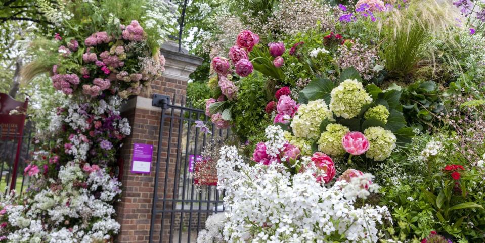 rhs chelsea flower show 2023 lucy vail floristry not another blooming heatwave installation