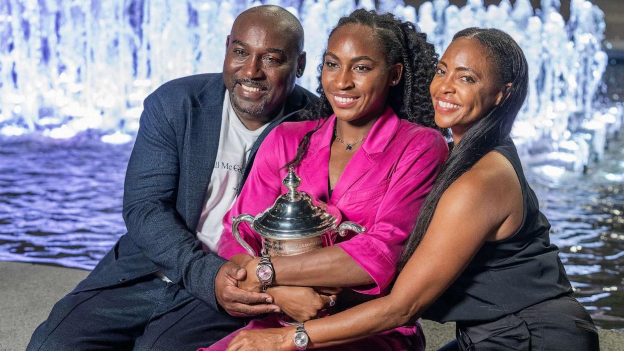 PHOTO: Coco Gauff winner of women's championship of US Open and parents pose with trophy in front of fountain at Billie Jean King Tennis Center. (Pacific Press/LightRocket via Getty Images)