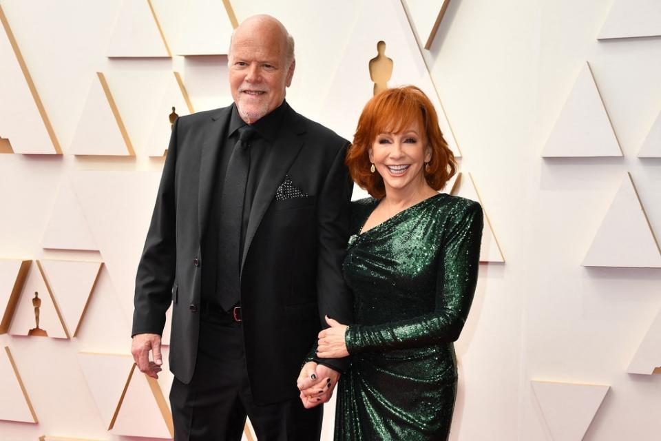 Rex Linn, Reba McEntire