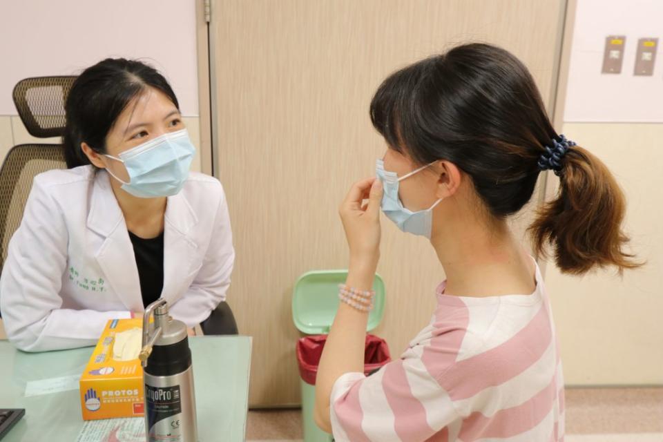 方心禹醫師表示，酒糟性皮膚炎是一種皮膚慢性發炎性的疾病。（記者黃俊昇翻攝）