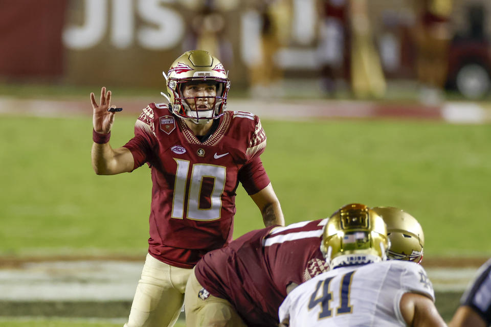 TALLAHASSEE, FL - SEPTEMBER 05: Florida State Seminoles quarterback McKenzie Milton (10) during the game between the Notre Dame Fighting Irish and the Florida State Seminoles on September 5, 2021 at Bobby Bowden Field at Doak Campbell Stadium in Tallahassee, Fl. (Photo by David Rosenblum/Icon Sportswire via Getty Images)