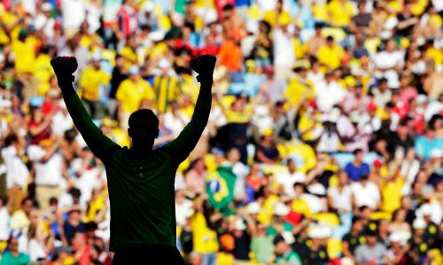 Manuel Neuer celebrates