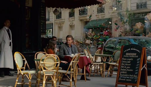 <p>La fameuse scène du film o<em>ù</em> la ville de Paris se retrouve transformée dans un réve a été tournée dans le 15<sup>ème</sup> arrondissement.<br>Copyright : D.R. </p>