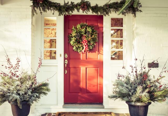 Turn Your Yard Into a Winter Wonderland With Amazing Decor - Garden Gate  Guides