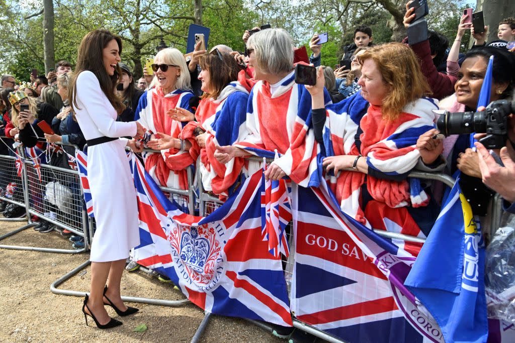 king charles greets wellwishers on the mall ahead of coronation day