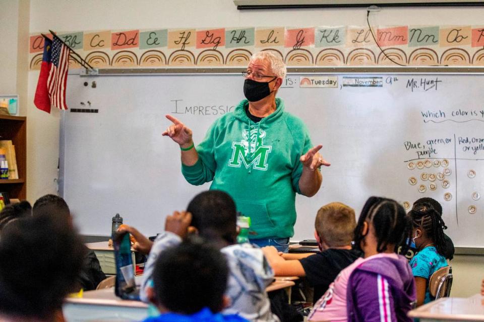 Jim Hunt, a retired art teacher, substitute teaches at Aversboro Elementary School in Garner in November 2021. Hunt was pressed into frequent service because of the large number of teacher vacancies. Travis Long/tlong@newsobserver.com