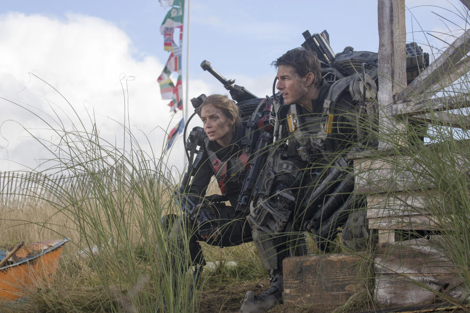 EDGE OF TOMORROW, from left: Emily Blunt, Tom Cruise, 2014. ph: David James/©Warner Bros. Pictures/courtesy Everett Collection