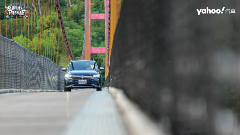 車輛可以通行的瓦阿係吊橋，這可是展現車輛環景配置的最佳測試點。