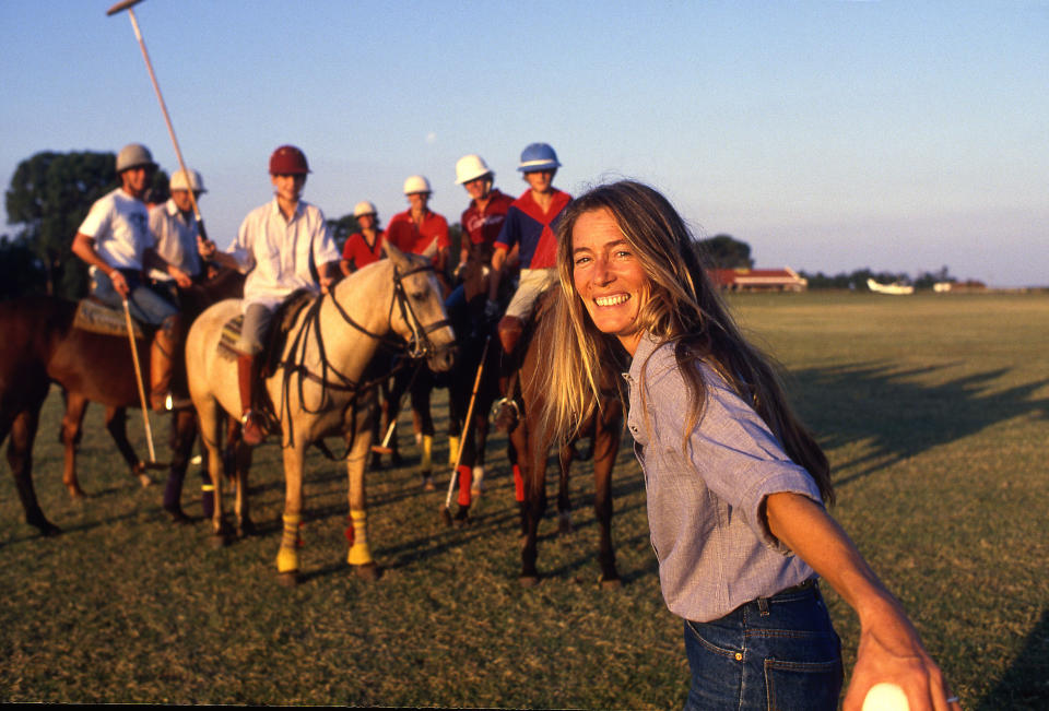 Susan Barrantes, la mère de Sarah Ferguson, sur un terrain de polo. (Photo by Rafael WOLLMANN/Gamma-Rapho via Getty Images)