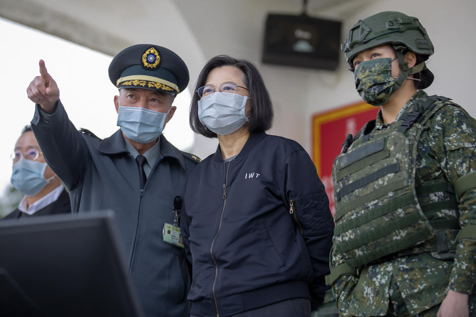 In this photo released by the Taiwan Presidential Office, Taiwan's President Tsai Ing-wen, center, inspects a military drills at a military base in Chiayi, southwestern Taiwan, Friday, Jan. 6, 2023. President Tsai visited a military base Friday to observe drills while rival China protested the passage of a U.S. Navy destroyer through the Taiwan Strait, as tensions between the sides showed no sign of abating in the new year. (Taiwan Presidential Office via AP)