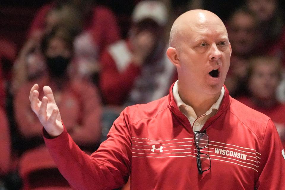 UW volleyball coach Kelly Sheffield takes his team on a foreign tour for the first time since 2019.