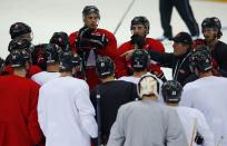 Canada's men's ice hockey team head coach Mike Babcock speaks to his team during a practice at the 2014 Sochi Winter Olympics, February 22, 2014. REUTERS/Jim Young (RUSSIA - Tags: SPORT OLYMPICS ICE HOCKEY)