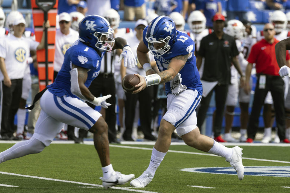 Kentucky quarterback Devin Leary (13) hands the ball off to running back Ray Davis (1) during the first half of an NCAA college football game against Ball State in Lexington, Ky., Saturday, Sept. 2, 2023. (AP Photo/Michelle Haas Hutchins)