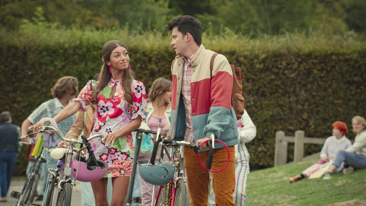  Mimi Keene and Asa Butterfield in Sex Education. 