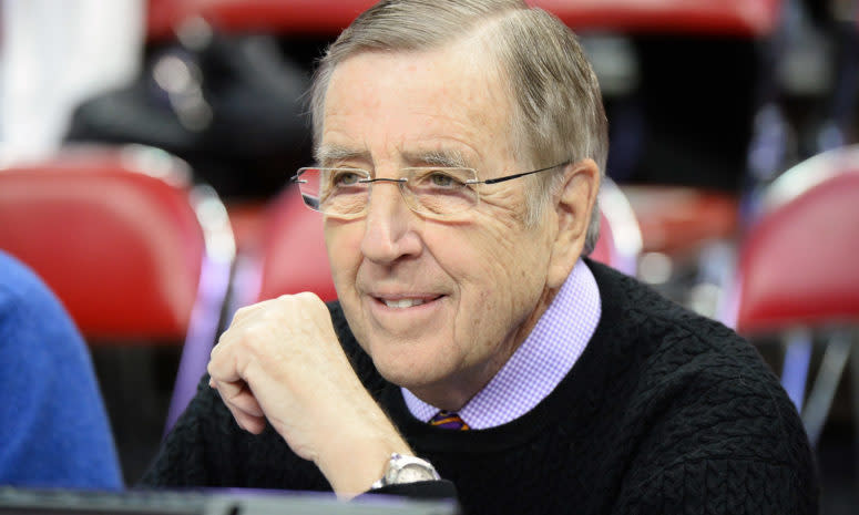 Brent Musburger calls a college basketball game.