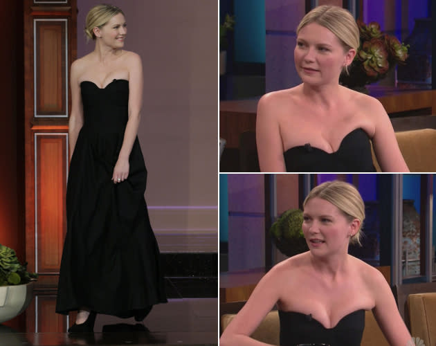 Kirsten Dunst im schwarzen Quetsch-Kleid