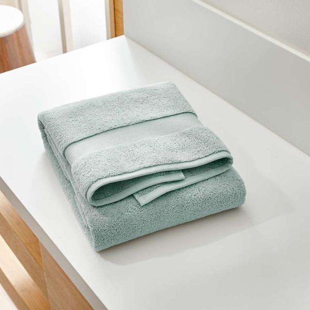 Bath towel colors to avoid – experts agree on these 5 shades