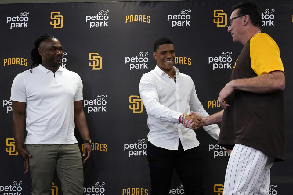 San Diego Padres outfielder Juan Soto, center, shakes hands with manager Bob Melvin as first baseman Josh Bell looks on during a news conference at Petco Park Wednesday, Aug. 3, 2022, in San Diego. Soto, the generational superstar whose trade-deadline acquisition instantly made the Padres a strong playoff contender, was introduced at a news conference Wednesday along with fellow newcomer Josh Bell. (AP Photo/Gregory Bull)