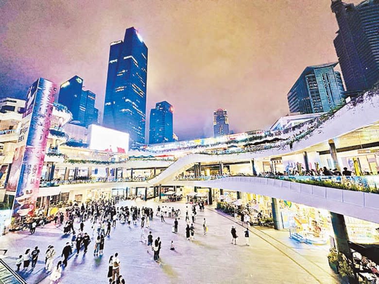 深圳﹕大多港人愛北上消費，打擊本地零售市場。