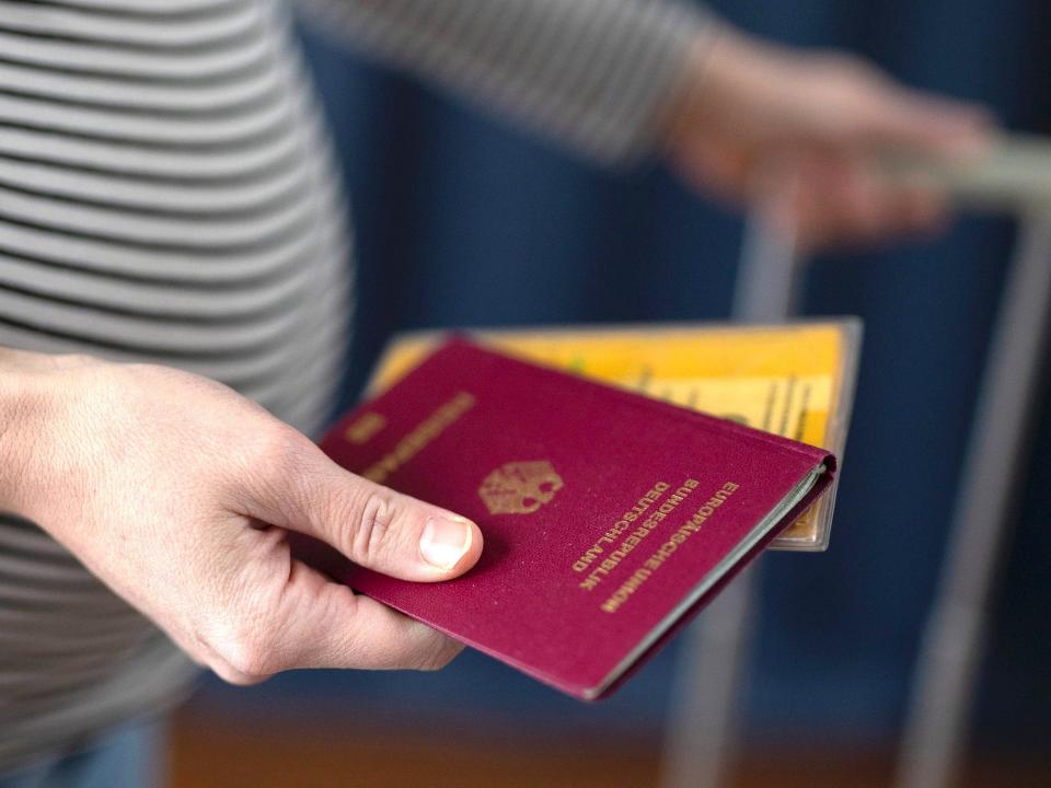 Passport, vaccination card, European, EU, travel, pregnant woman