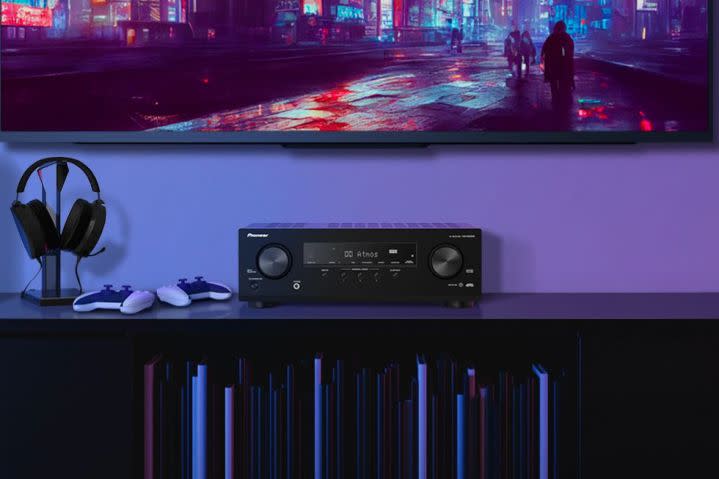 Pioneer VSX-535 AV receiver.