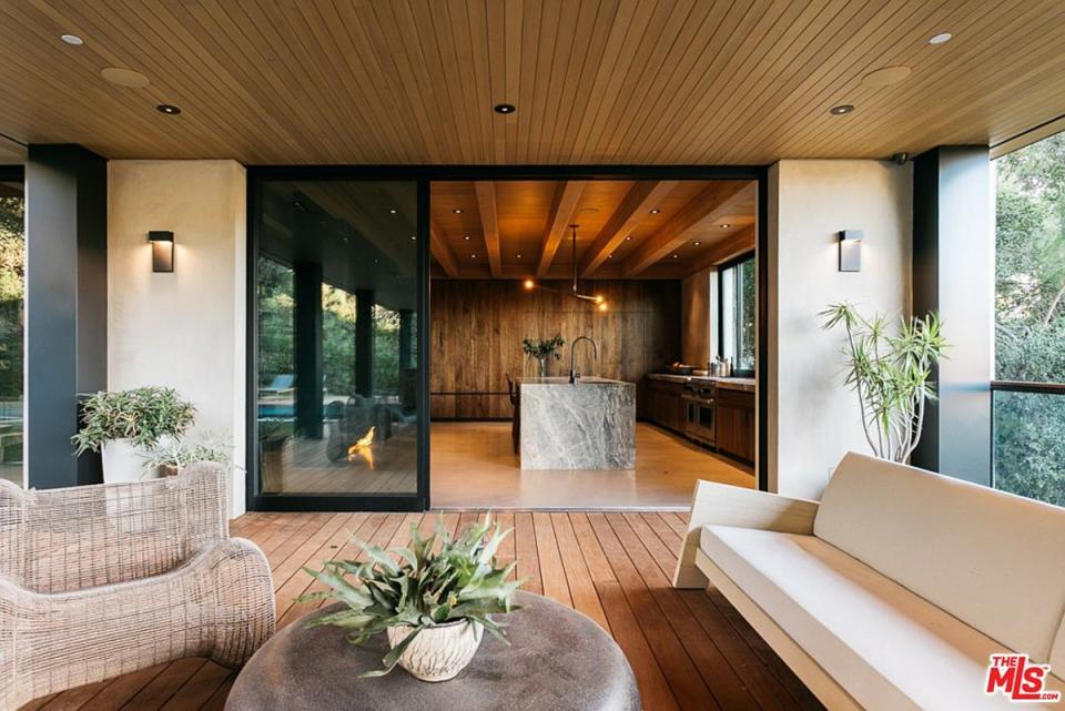 The kitchen and outdoor deck (Zillow)