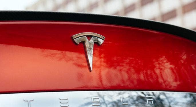 Tesla, in arrivo nuovi controlli parentali