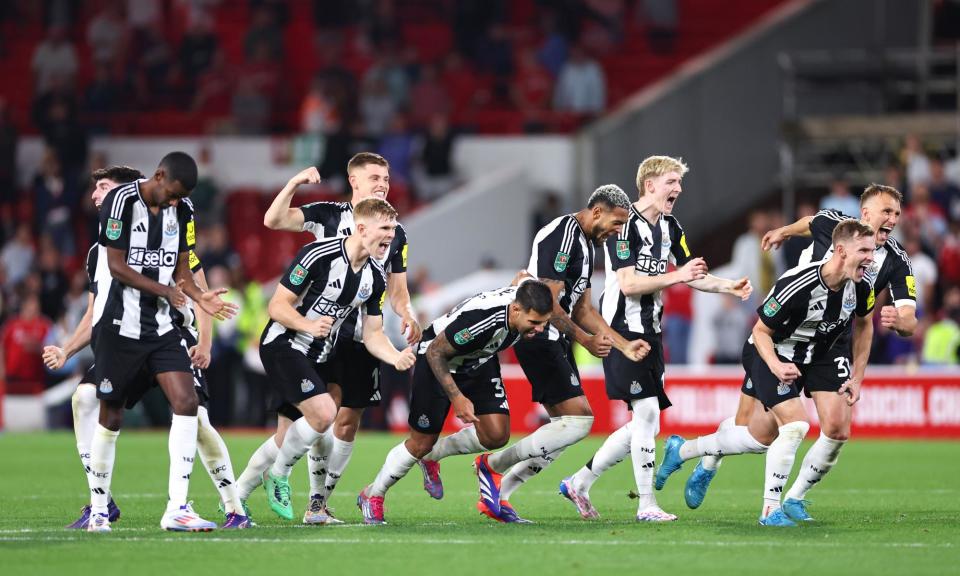 <span>Newcastle begin to celebrate after beating Forest on penalties.</span><span>Photograph: Robbie Jay Barratt/AMA/Getty Images</span>