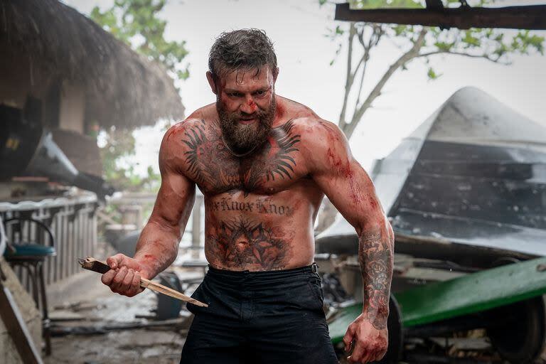 El luchador Conor McGregor es la revelación de El duro, la película de Amazon Prime Video en la que debutó como actor junto a Jake Gyllenhaal