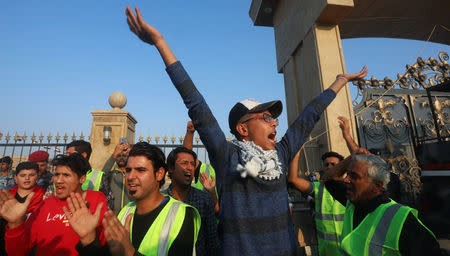 Iraqi demonstrators gather during an anti-government protest in front of the Governorate building in Basra, Iraq December 14, 2018. REUTERS/Essam al-Sudani