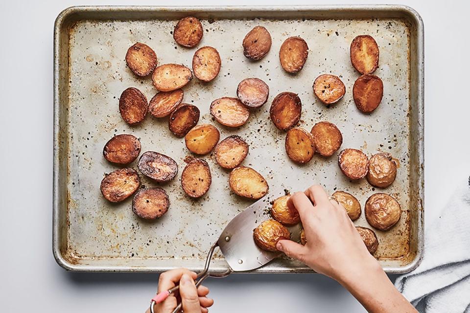 <h1 class="title">Perfectly Roasted Potatoes</h1><cite class="credit">Photo by Alex Lau</cite>