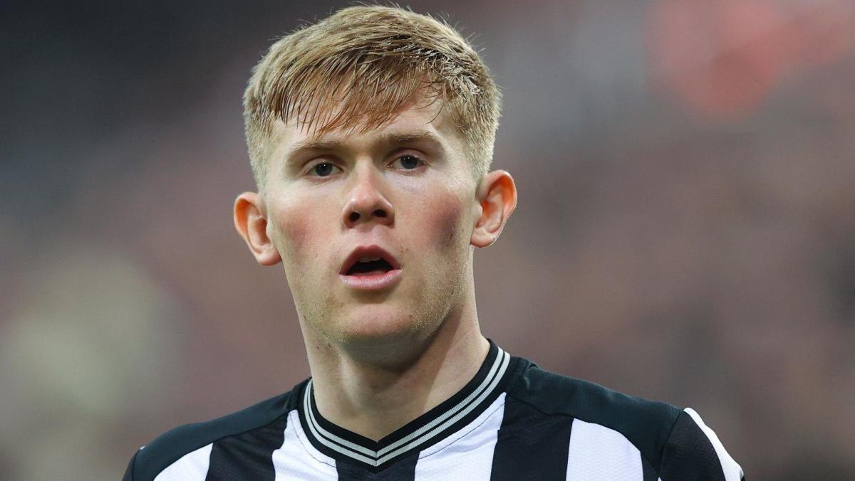 Newcastle completes £28m deal for Chelsea defender Hall