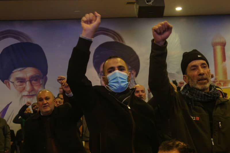 Supporters of pro-Iranian Hezbollah chant slogans during a televised speech of Hassan Nasrallah, Secretary General of the party in the city of Baalbeck. Marwan Naamani/dpa