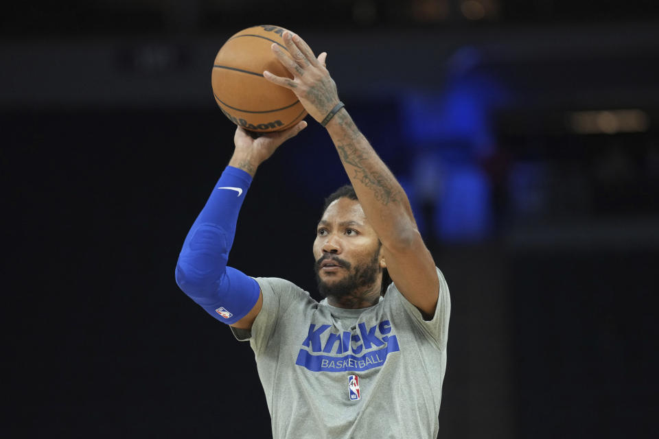 New York Knicks guard Derrick Rose warms up before an NBA basketball game against the Minnesota Timberwolves, Monday, Nov. 7, 2022, in Minneapolis. (AP Photo/Abbie Parr)