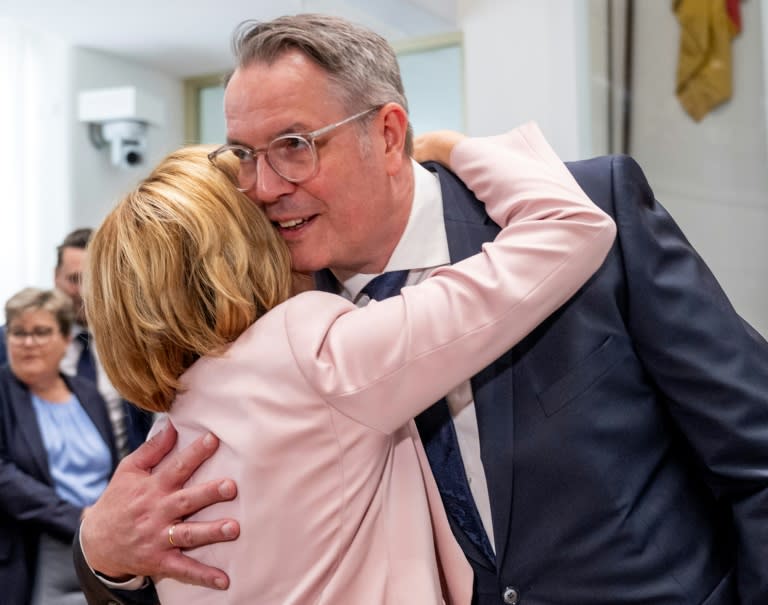 Der SPD-Politiker Alexander Schweitzer ist zum neuen Ministerpräsidenten von Rheinland-Pfalz gewählt worden. Schweitzer erhielt im Mainzer Landtag 57 Stimmen und damit mehr, als die dortige Ampelkoalition Sitze hat. (Torsten Silz)