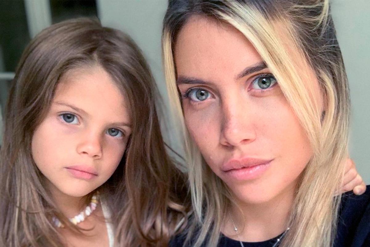 Francesca Icardi, la hija de Wanda Nara, lució un buzo que cuesta   pesos