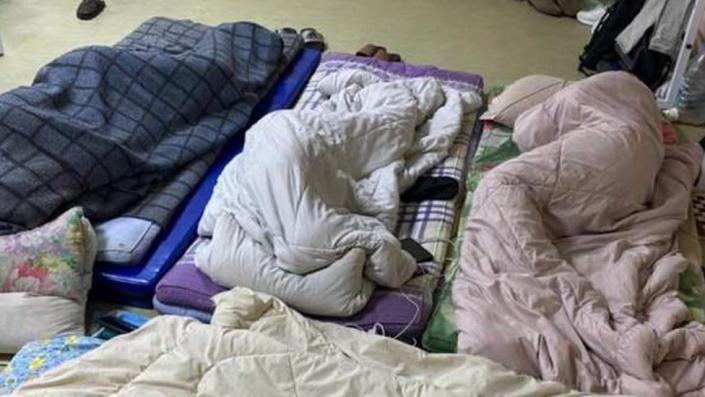 Temporary beds in a shelter