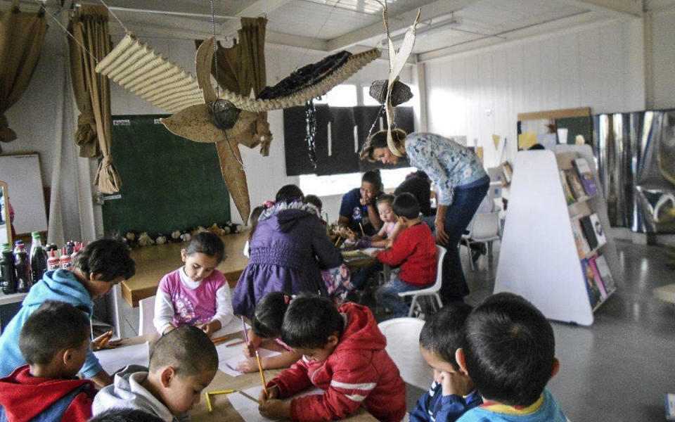 <span class="s1">Uno de los kínder donde Gabriela realiza su actividad es en Soacha, una peligrosa barriada que recibe la mayor cantidad de desplazados por la violencia de Colombia (Foto:Fundación Carulla)</span>