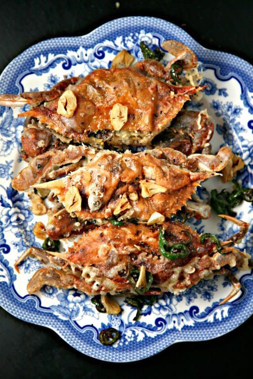 <strong>Get the <a href="http://goldilocksfindsmanhattan.com/2010/07/12/crispy-salt-and-pepper-soft-shell-crab/" target="_blank">Crispy Salt and Pepper Soft Shell Crab recipe</a> from Goldilocks Finds Manhattan</strong>