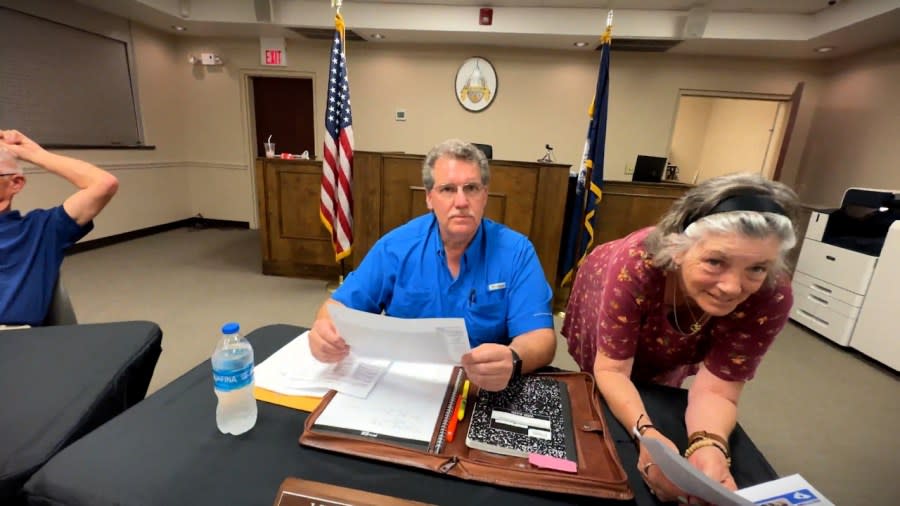 <em>Bennettsville Mayor Leith Fowler prepares to gavel the April 16, 2024, city council meeting open where the council then attempted to meet privately to discuss unaccounted-for COVID tax dollars. (WJZY Photo/Jody Barr)</em>