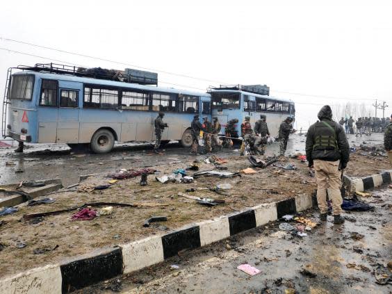 Indian soldiers examine the debris after an explosion in Lethpora in south Kashmir’s Pulwama district 14 February 2019. (Reuters/Younis Khaliq)