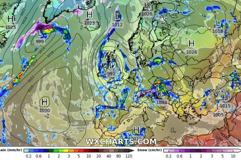 The weather map showing a lot of rain and some snow in parts of the UK due to an Icelandic storm
