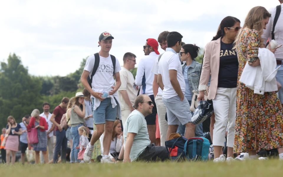 Crowds queuing for Wimbledon tickets