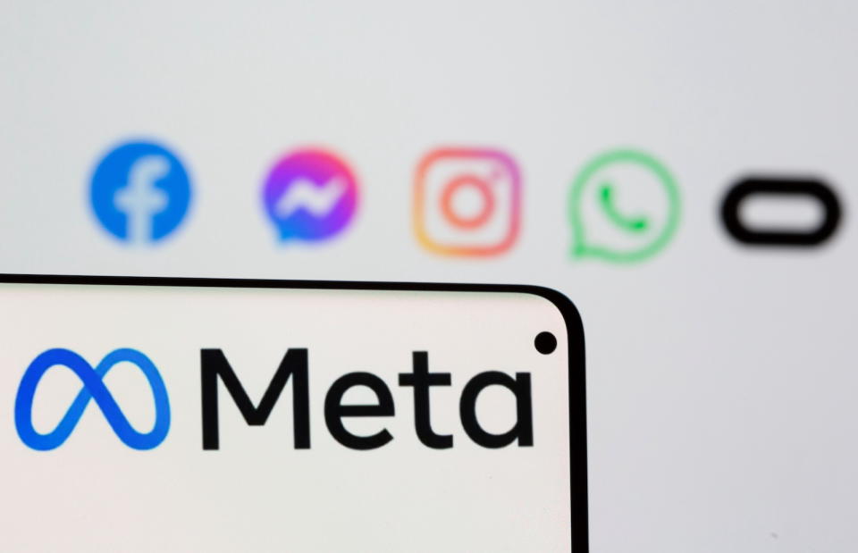 Facebook's new rebrand logo Meta is seen on smartpone in front of displayed logo of Facebook, Messenger, Intagram, Whatsapp and Oculus in this illustration picture taken October 28, 2021. REUTERS/Dado Ruvic/Illustration - RC2AJQ95N0YH