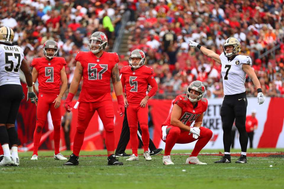 TAMPA, FLORIDA – DECEMBER 09: Taysom Hill #7 of the New Orleans Saints signals the ball going wide right after a second quarter field goal attempt by Cairo Santos #5 of the Tampa Bay Buccaneers at Raymond James Stadium on December 09, 2018 in Tampa, Florida. (Photo by Will Vragovic/Getty Images)