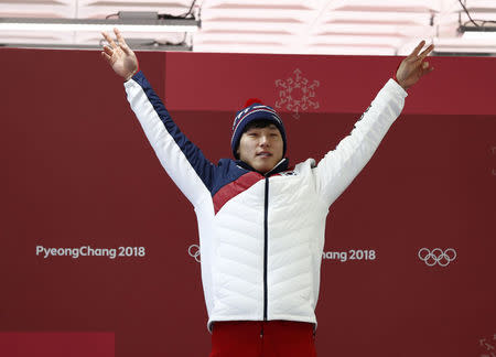 Skeleton – Pyeongchang 2018 Winter Olympics – Men’s Finals – Olympic Sliding Centre - Pyeongchang, South Korea – February 16, 2018 - Gold medallist Yun Sung-bin of South Korea poses at the victory ceremony. REUTERS/Edgar Su