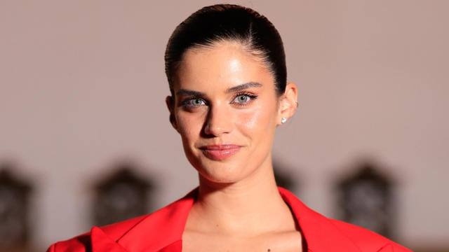 Sara Sampaio's Tropical Vacation Includes Deep Sea Dives and the