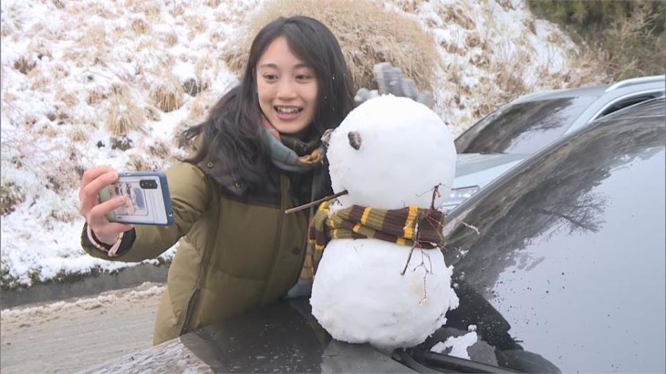 追雪族衝合歡山 路面結冰車頻打滑