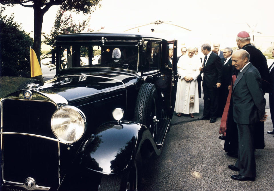 En 1984, el papa Juan Pablo II recibió el espléndido y clásico Mercedes-Benz Nürburg rompletamente restaurado.